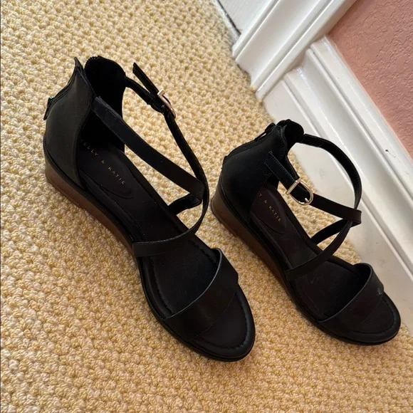 Kelly & Katie Black Strappy Sandals - Picture 5 of 7